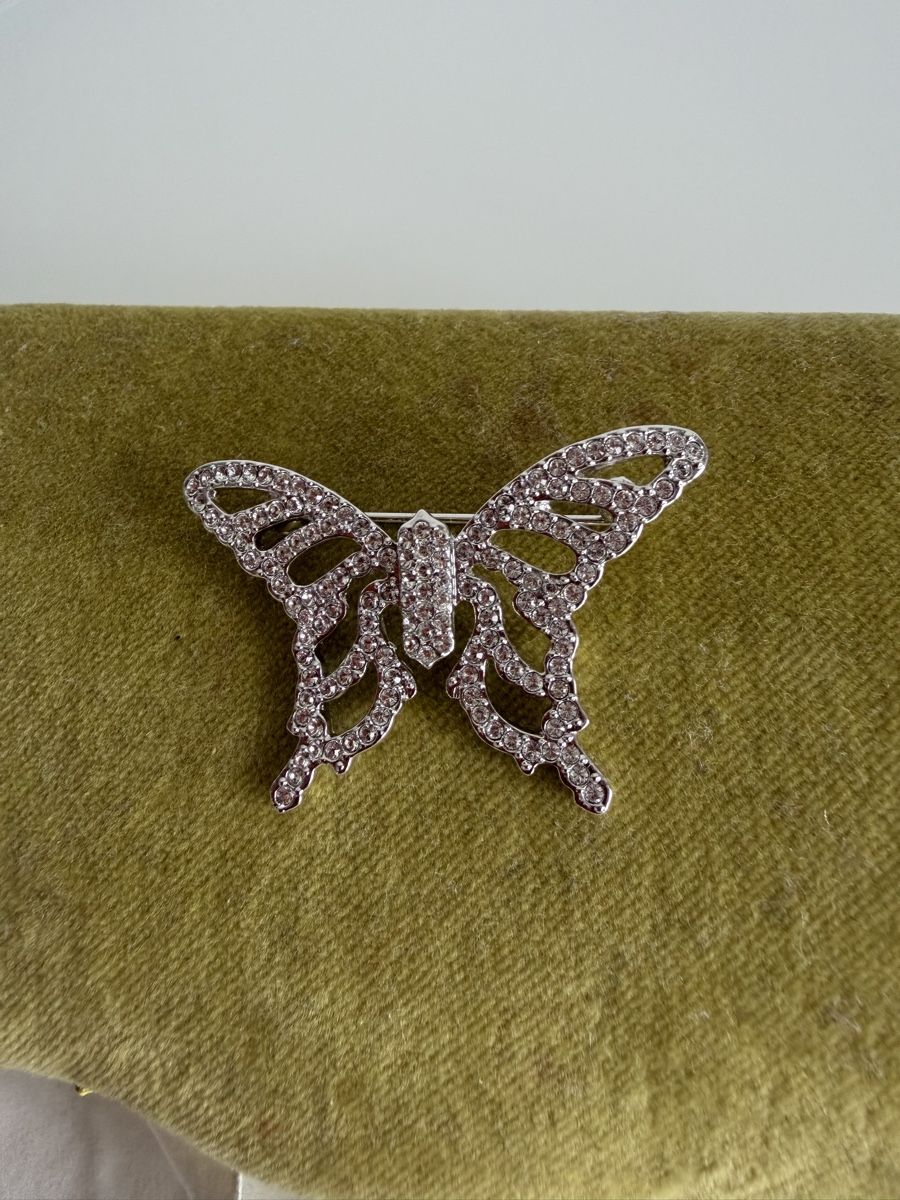 Swarovski Spille & Fermagli: Broche papillon Swarovski ornée de strass – Usato da Cressier FR venduto da Kvito4ka 6