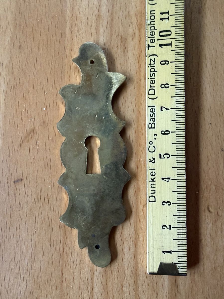 Eisenwaren: Schlossschild aus Messing  – Gebraucht aus Amden von vipernatter 1