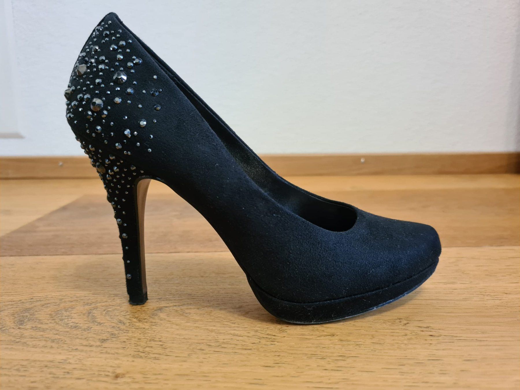 Scarpe da donna: Pumps mit Strasssteinen – Usato da Root D4 venduto da DMA02 2