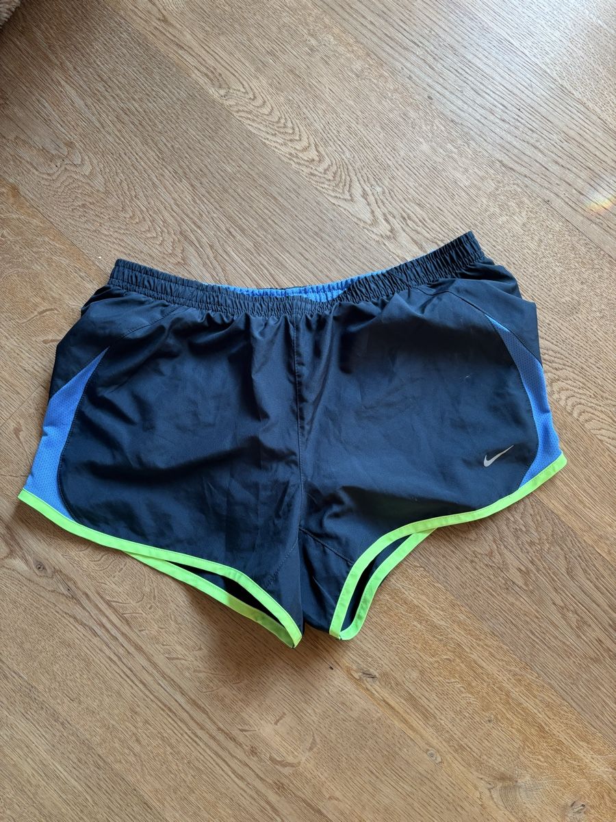 Nike Pantaloni: Nike Shorts – Nuovo (secondo la descrizione) da Zürich venduto da san_qzr2