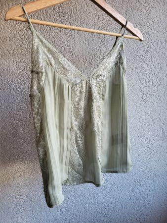 Grünes Top mit Spitze, Grösse XS, neuwertig, Sommer