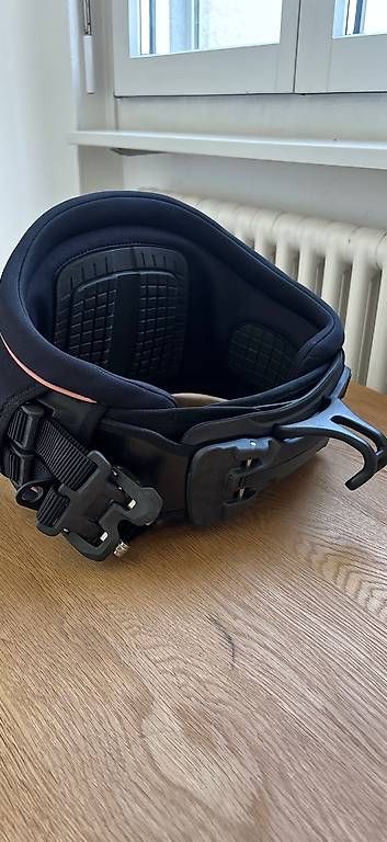 Attrezzatura da arrampicata: ION Sol Curv 11 Harness Gr. ST – Usato da Glattbrugg venduto da Laris.sa.k 3