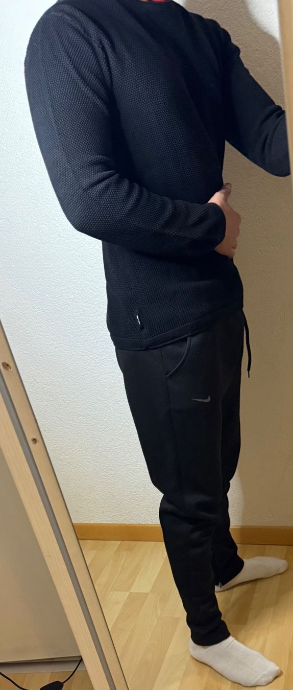 Pullover & Sweatshirts: Schwarzer Pulli – Gebraucht aus Suhr von sel_w2yg 1