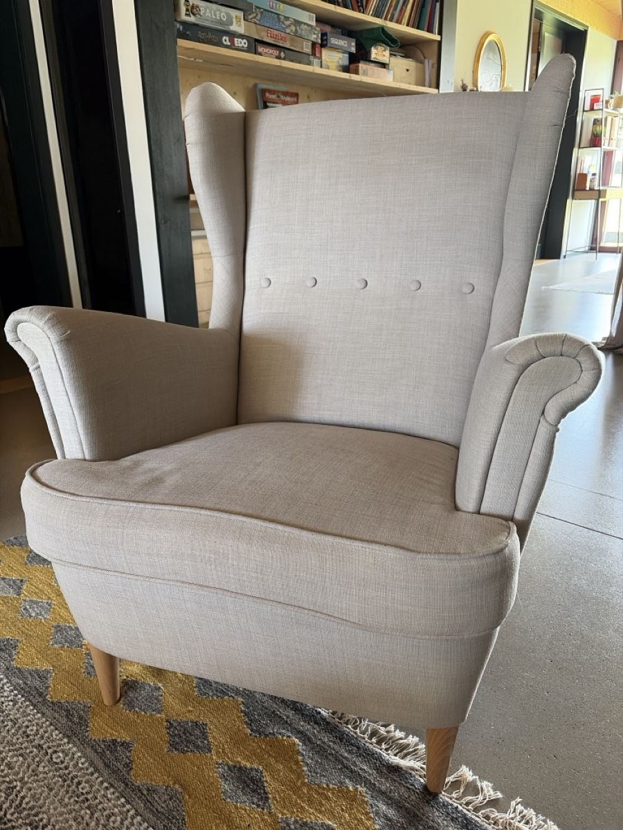 Ikea Poltrone: IKEA STRANDMON Ohrensessel, hellgrau – Usato da Cham venduto da muz_kd9t