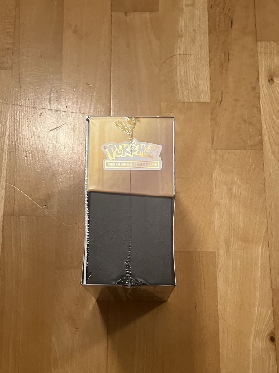 Giochi: ETB Pokémon 30 ans FR scellée – Nuovo e nell'imballaggio originale da Villars-Ste-Croix venduto da Maaaat 2