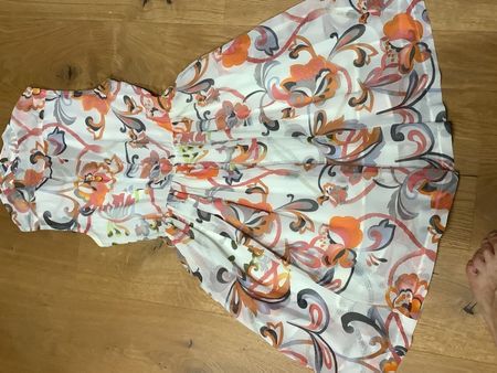Sommerliches Blumenkleid kurz Gr. S, leicht und luftig!
