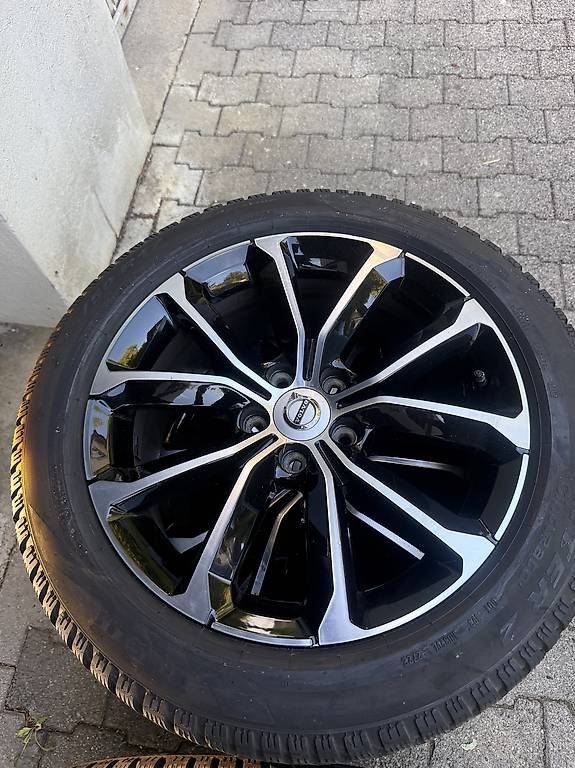 Pneumatici & Ruote complete: Felgen mit winterreifen Volvo – Usato da Klingnau venduto da kam_fg9m 1