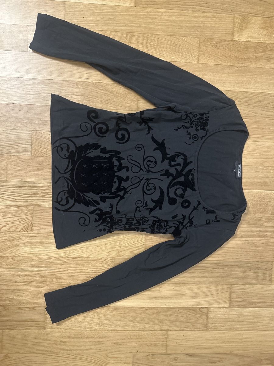 Top: Teddy's Longsleeve Shirt – Usato da Neuenegg venduto da kar_smg9 1