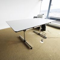 Elektrisch höhenverstellbarer USM Kitos Tisch 150x75cm