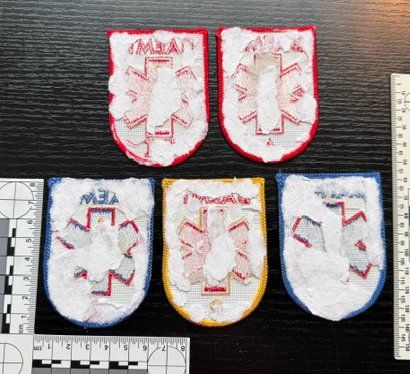 Placchette & Badge: 5 Stück Rettungsdienst Abzeichen BAEMT – Nuovo (secondo la descrizione) da Zürich venduto da Policepatch 1