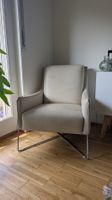 Fauteuil cuir beige, accoudoirs chromés, bon état