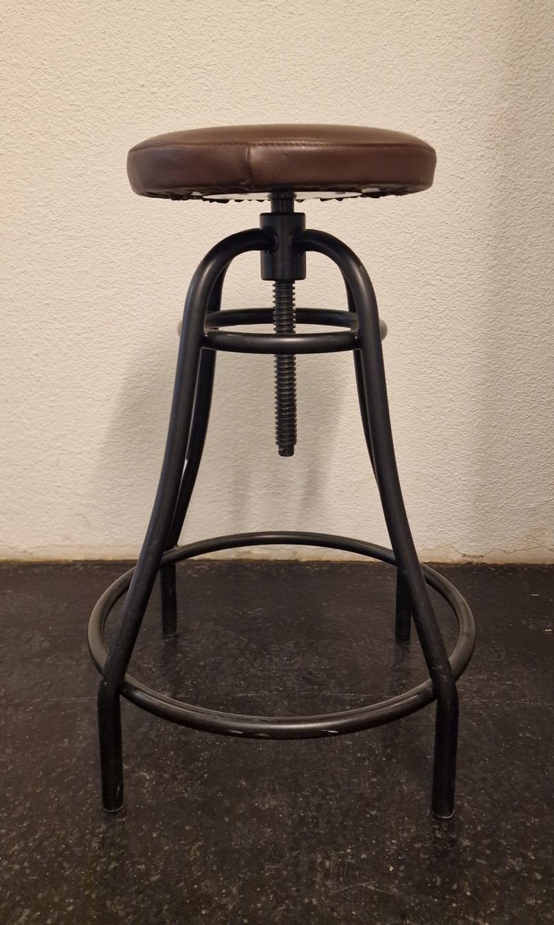Tabourets: Atelier Hocker – D'occasion à Glattbrugg par BauTeile