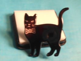 PIN Katze, schwarz mit goldener Zeichnung des Gesichts