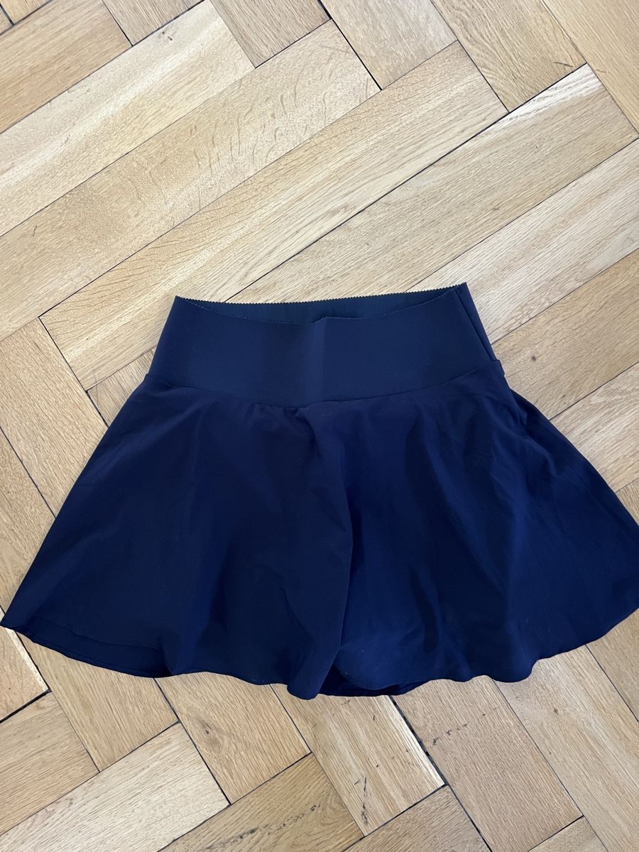 Oysho Gonne: Jupe-short tennis Oysho – Nuovo (secondo la descrizione) da Genève venduto da MinimalistDressing