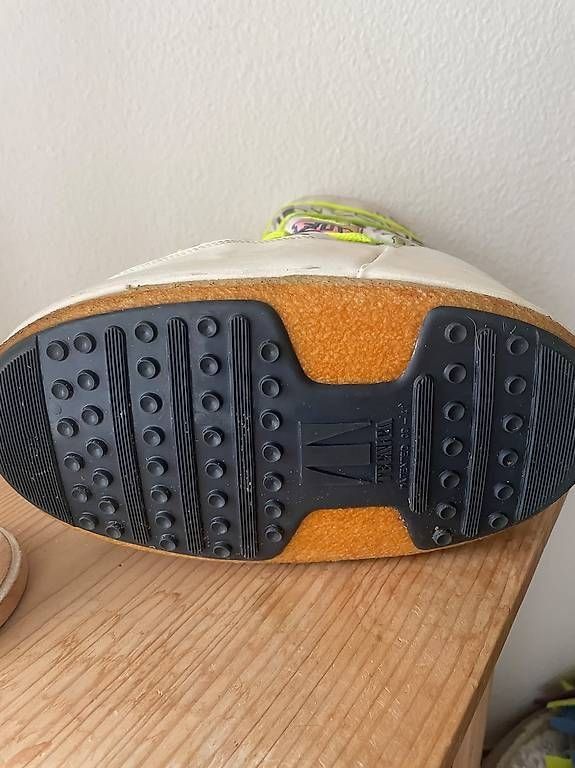 Moon Boot Damenschuhe: MOON BOOT FUN NY ORIGINAL, Grösse 39/41 – Gebraucht aus Küssnacht am Rigi von CALIFRASQUI 1