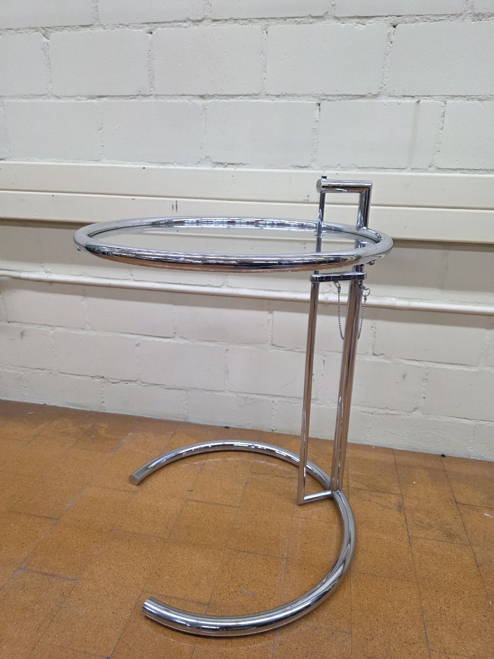 Classicon Tables: Adjustable Table E1027 Beistelltisch ClassiCon Eileen Gray  – D'occasion à Lichtensteig par UsedINStore 2