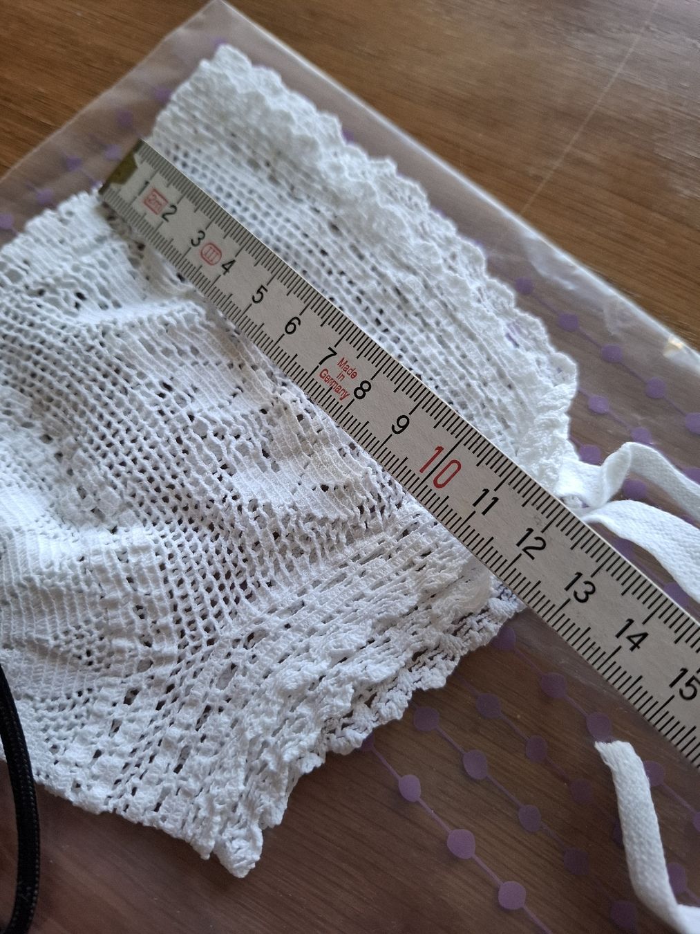 Berretti & Sciarpe: Süsses Baby Häubchen  Spitze – Usato da Thun venduto da kw50 1