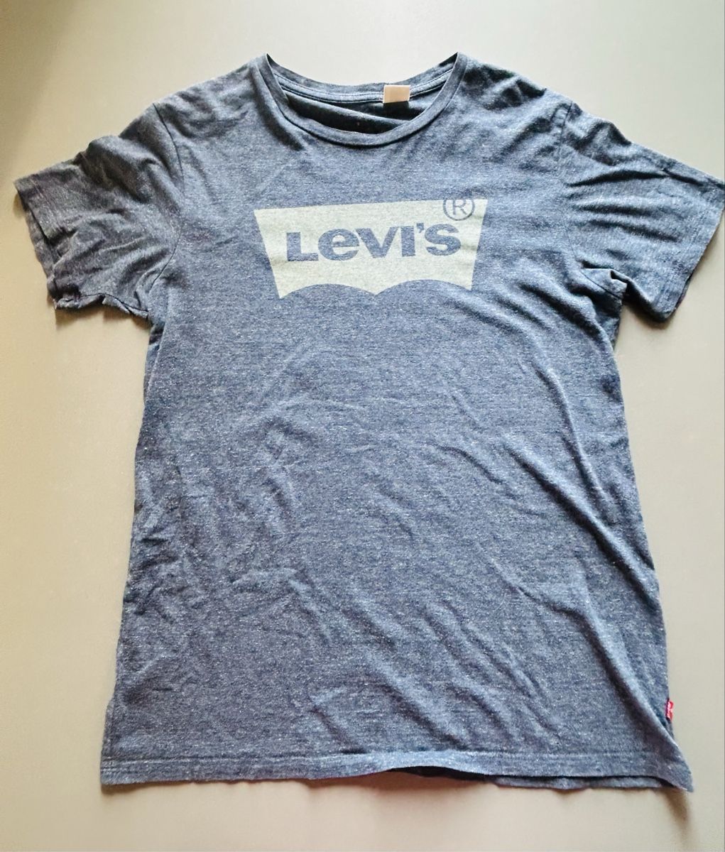 Levi's T-Shirts: T-shirt Levi's – Gebraucht aus Founex von etswang
