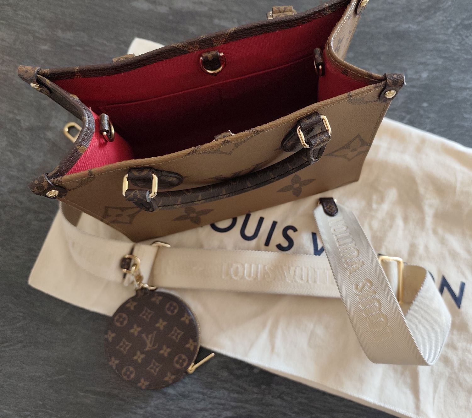 Louis Vuitton Borse da donna: Louis Vuitton sac OnTheGo PM – Nuovo (secondo la descrizione) da Martigny venduto da Vintage-23 8