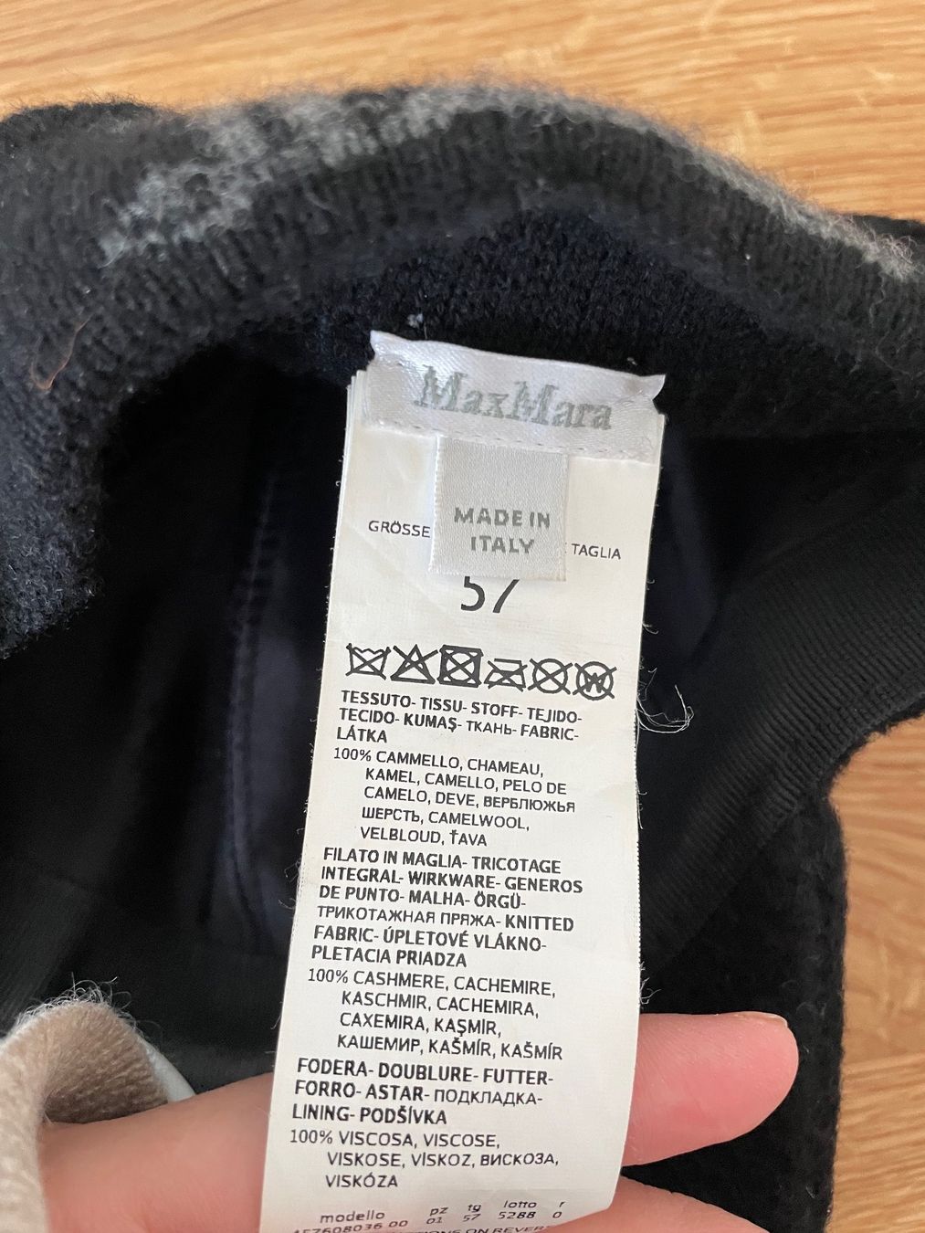 Max Mara Copricapi, berretti & cappellini: Max mara Cashmere Cap 57cm – Nuovo (secondo la descrizione) da zürich venduto da Ildiavolovesteprada 2