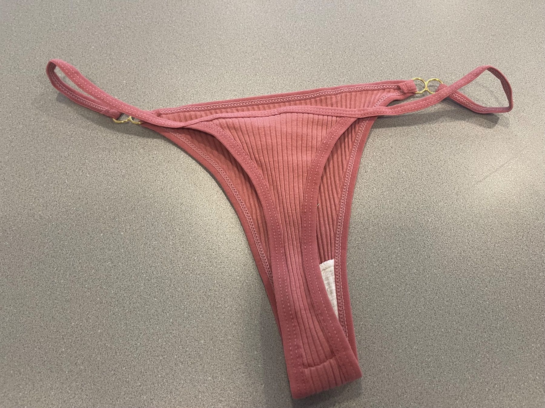Sonstige Unterwäsche: Neuer String Tanga, Grösse L – Neu und originalverpackt aus Wohlen AG von abaci 1
