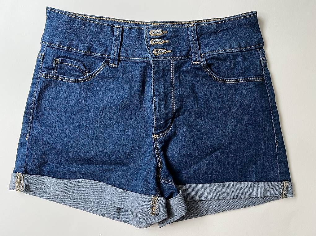 Jeans: High Waist Denim Shorts – Usato da Wädenswil venduto da esp_z8tb