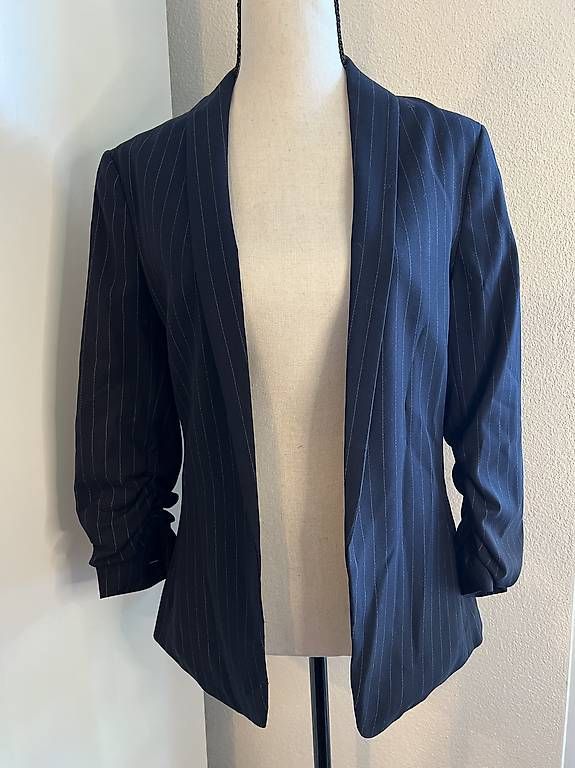 Giacche: Blazer mit feinen Nadelstreifen Grösse S – Usato da Urdorf venduto da Marybyii