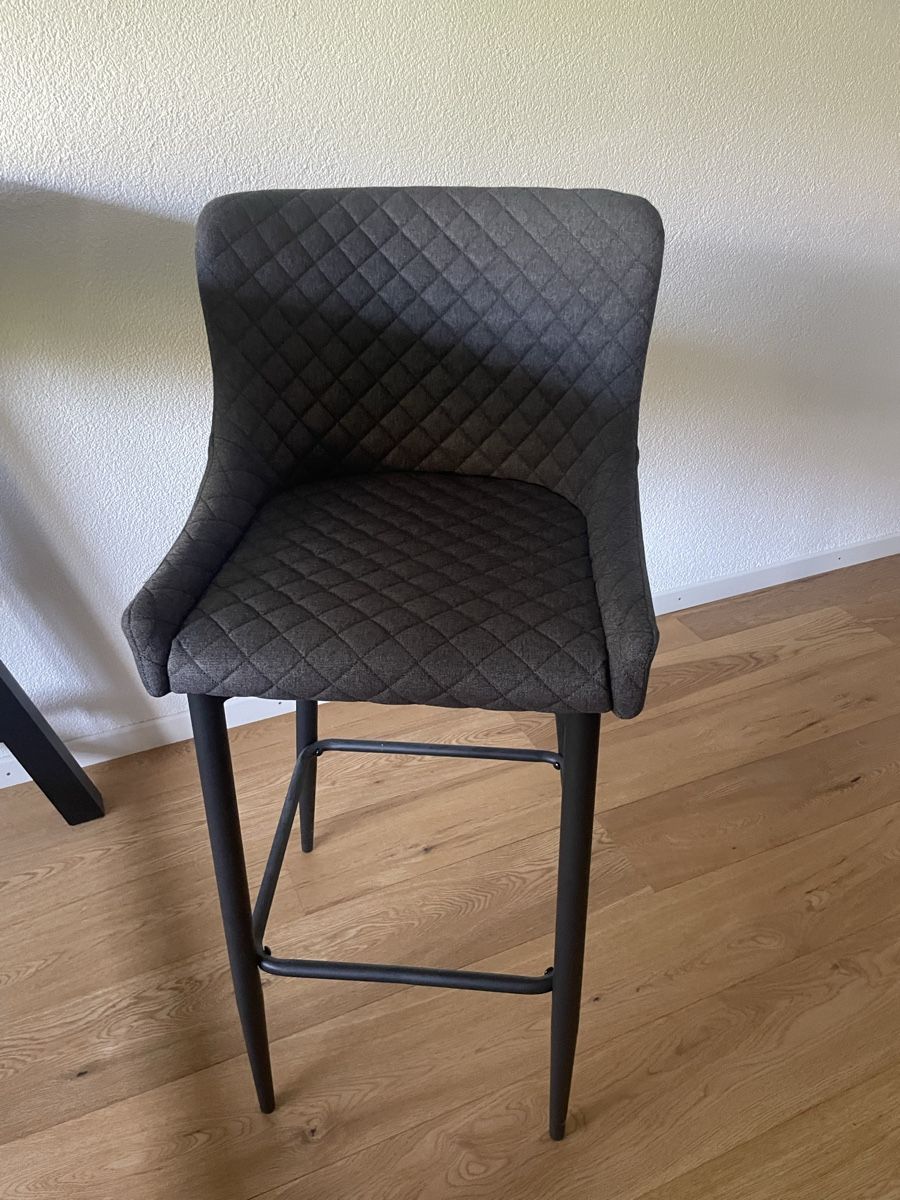Tische: Bartisch mit zwei Barstühlen  – Neu (gemäss Beschreibung) aus Feldbrunnen von moremi01 3