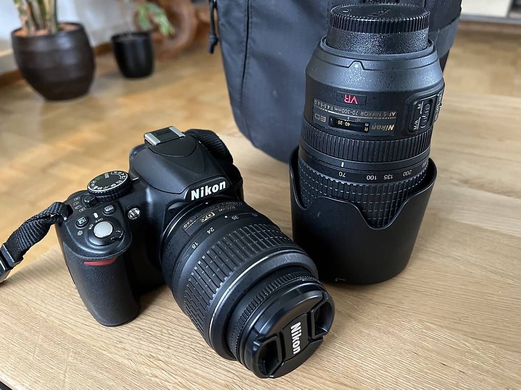 Nikon Fotocamera: Nikon Spiegelreflexkamera mit Objektiv – Usato da Thun venduto da milbrena 1