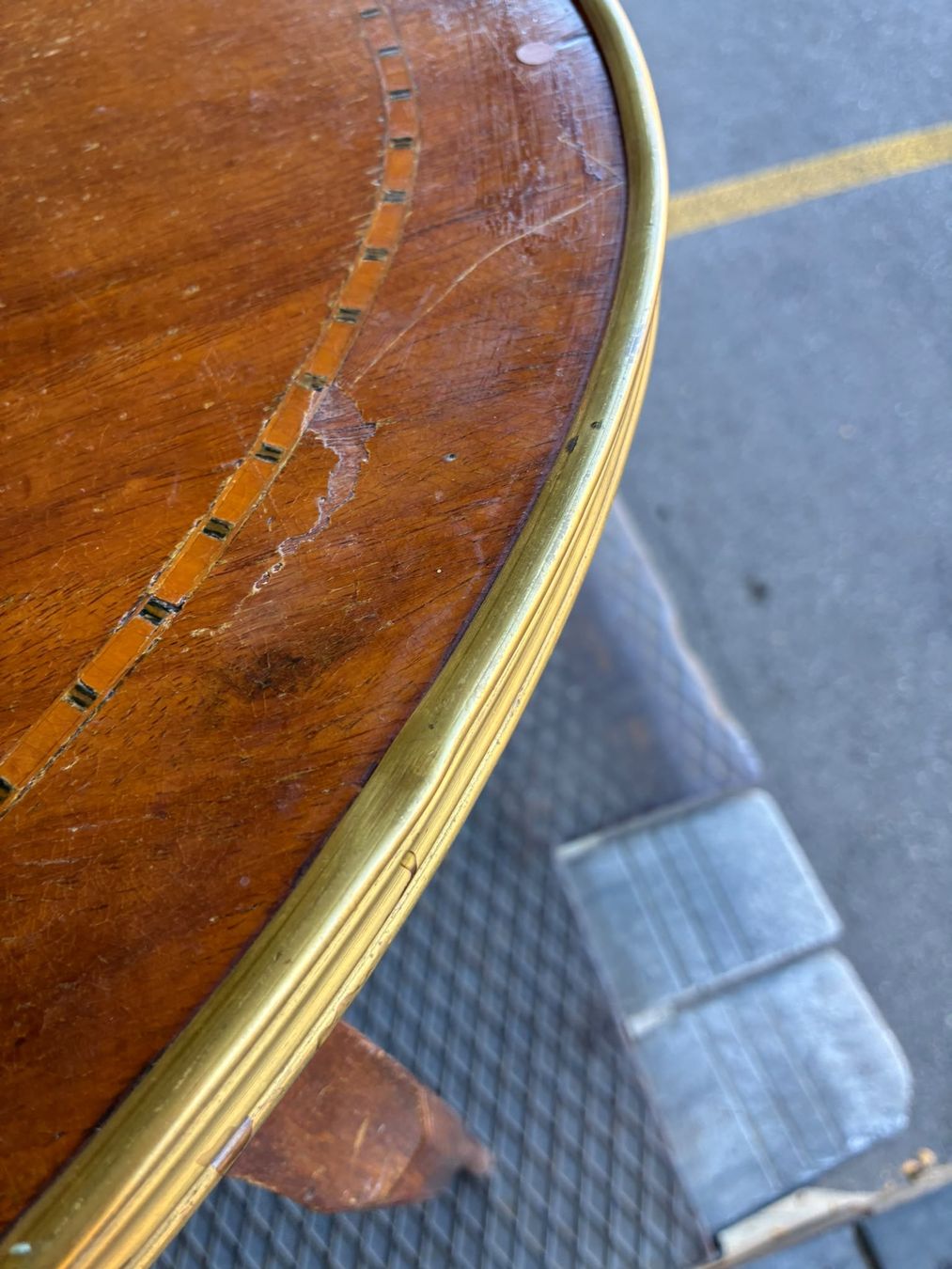 Tische: Ovaler Beistelltisch, Antik – Gebraucht aus Bern von Bed_and_Brocki 4