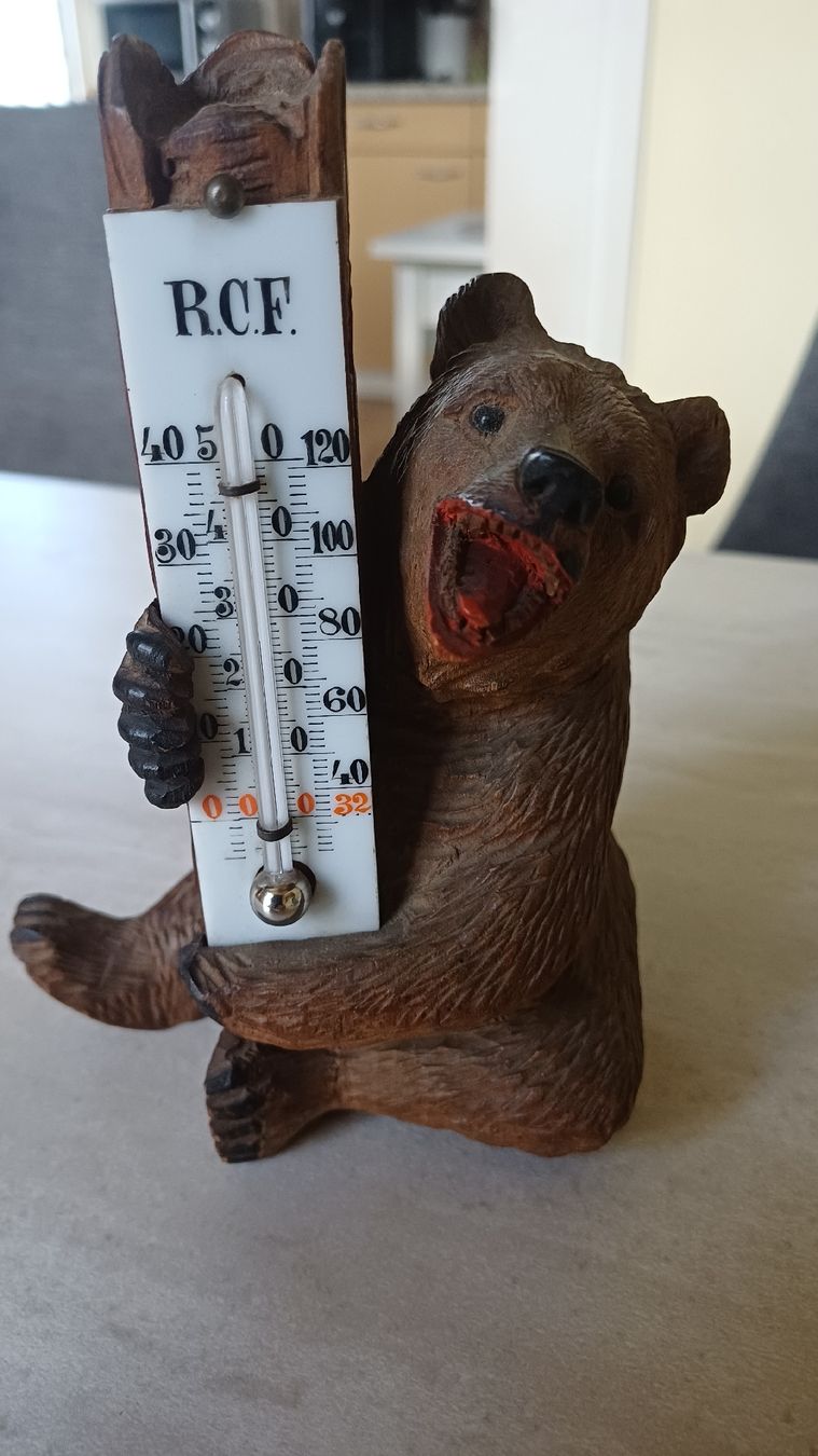 Figuren: Antiker Brienzer Bär mit Termometer  – Gebraucht aus Flawil von Pinkmalibu 9