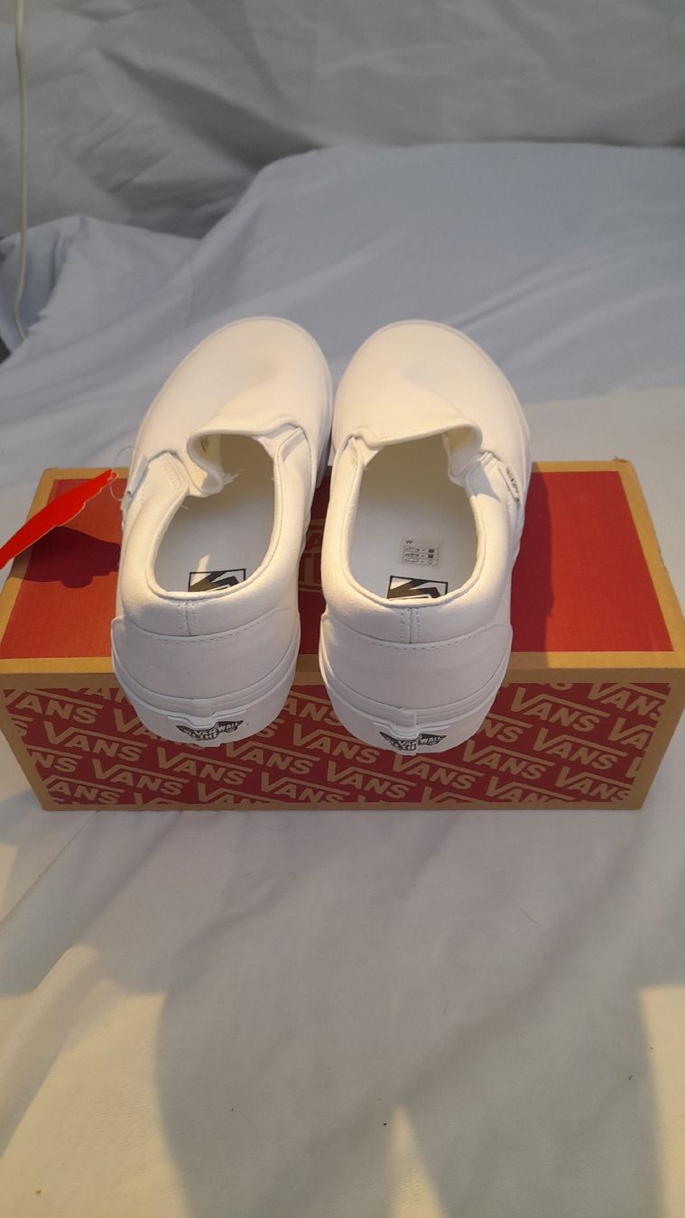 Vans Scarpe da uomo: Vans Classic Slip-On neuves, blanches, taille 39. – Nuovo e nell'imballaggio originale da st.gallen venduto da The_Rag_Picker. 3