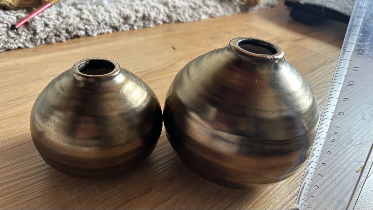 Vasi & Recipienti: Zwei Vasen, gold/bronzefarben – Usato da Roggwil BE venduto da R.. 2
