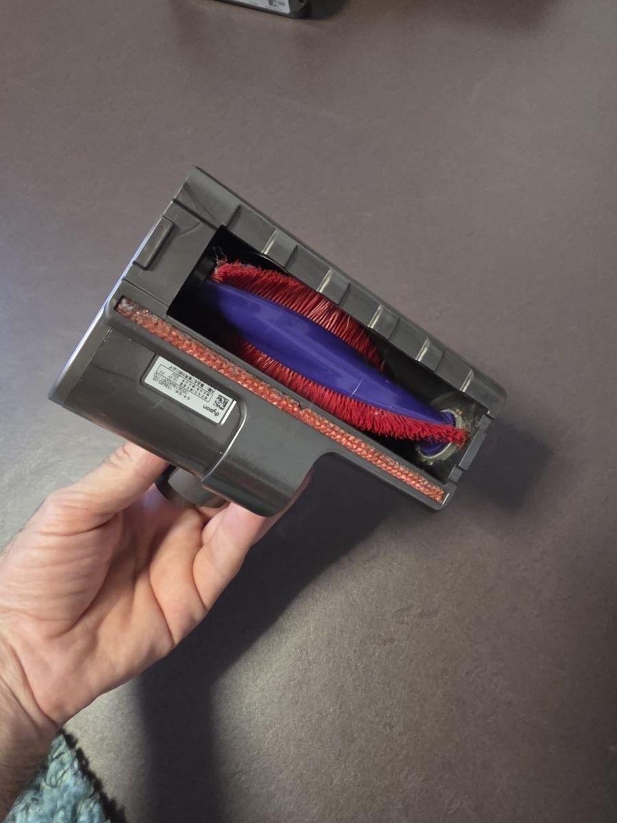 Dyson Staubsauger & Zubehör: Dyson Staubsauger mit Zubehör defekt – Defekt aus Zürich von nat_5vgq 2