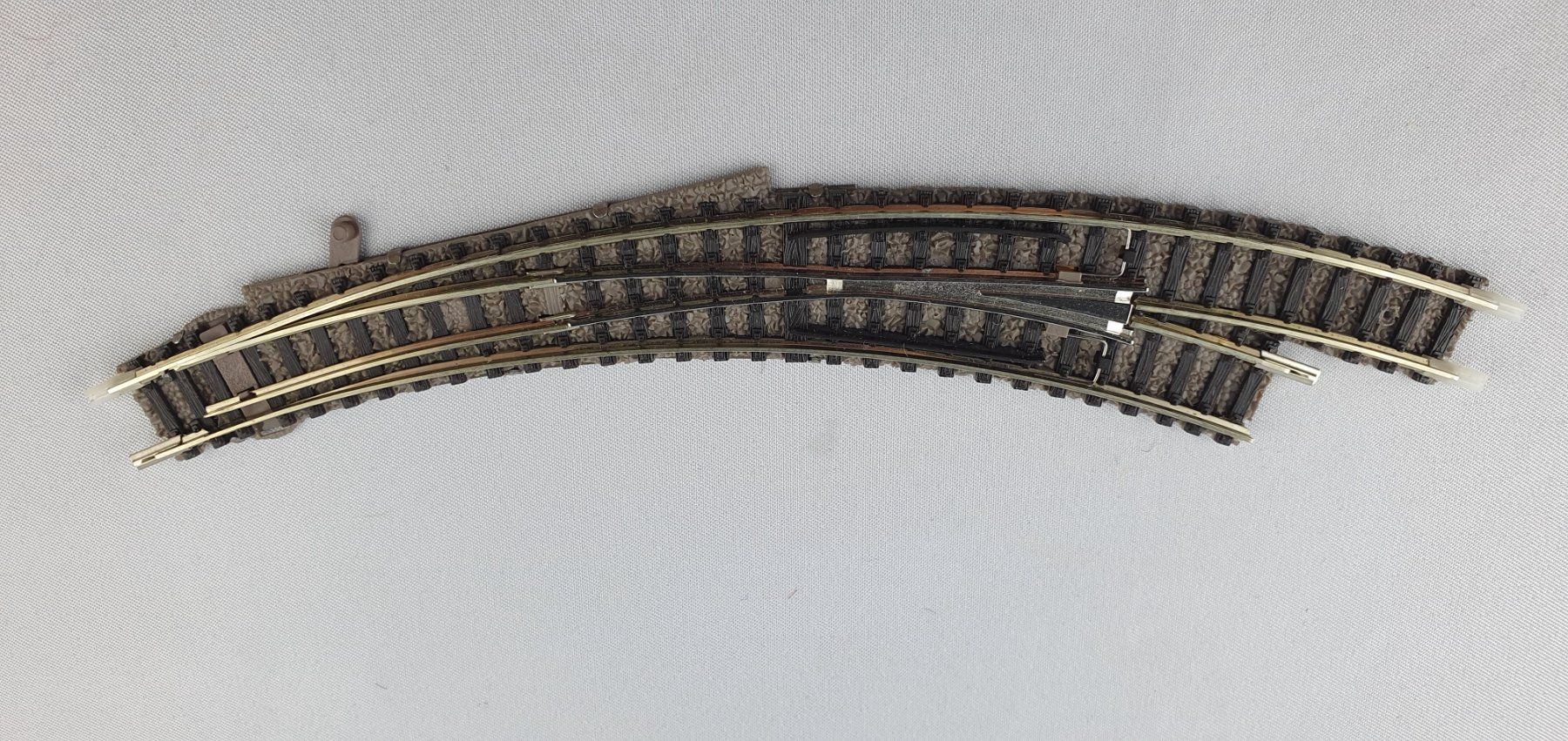 Fleischmann Modellini di ferrovie: Fleischmann 9169 Bogenweiche rechts (SSF) – Usato da Birr venduto da waruco