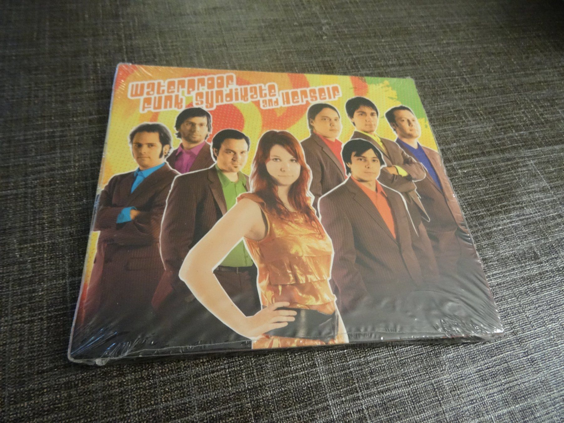 CDs: Waterproof Funk Syndikate and Herself CD – Neu und originalverpackt aus Olten von Disc-Ausverkauf