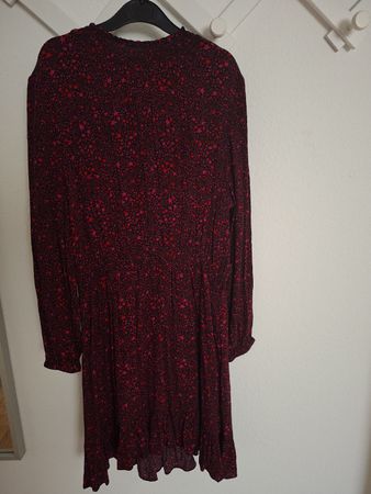 Kleid mit Sternenmuster rot Grösse 44 guter Zustand