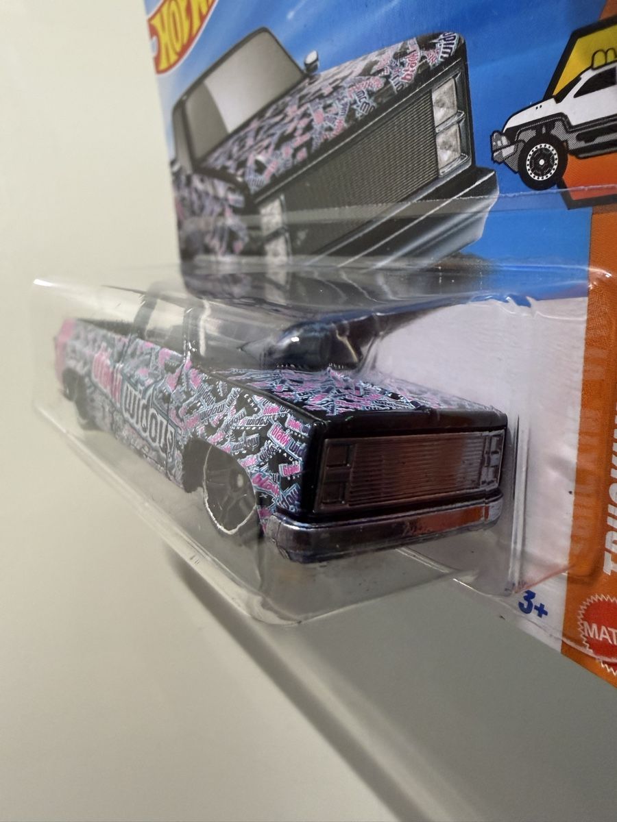 Hot Wheels Modellautos: Hot Wheels '83 Chevy Silverado - Black Widow 1:64 – Neu und originalverpackt aus Sutz von mtechcab 1