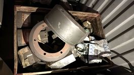 LKW Bremstrommeln + Bremsbeläge, viel Neuware, 2 Kisten