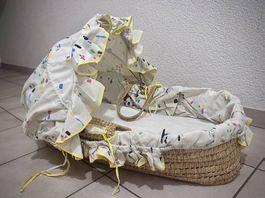 Couffin vintage en osier avec habillage et matelas