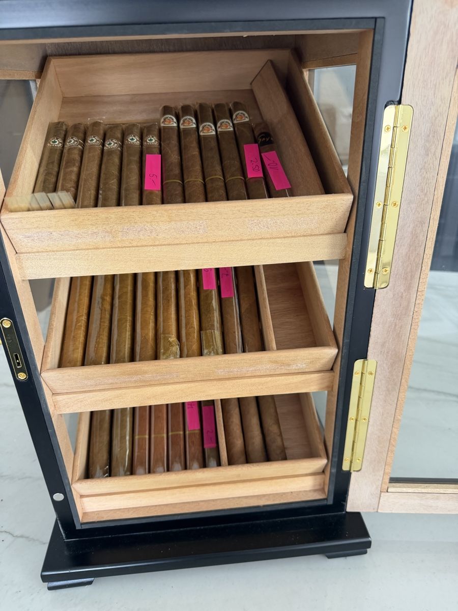 Humidor per sigari: Humidor mit 31 Zigarren, sehr schön – Usato da Safenwil venduto da Corahund 3