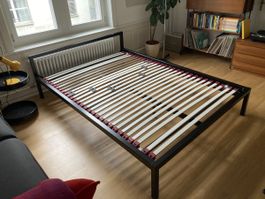 Bett Metallrahmen schwarz inklusive Lattenrost 140x200cm