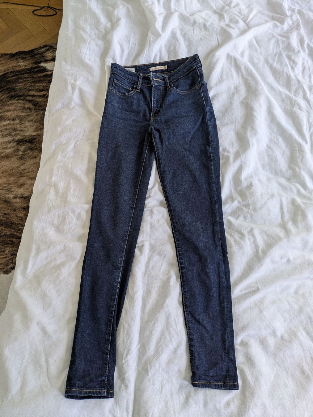 Levi's Jeans: Levi's jeans 25 – D'occasion à Lausanne par ane_7zck