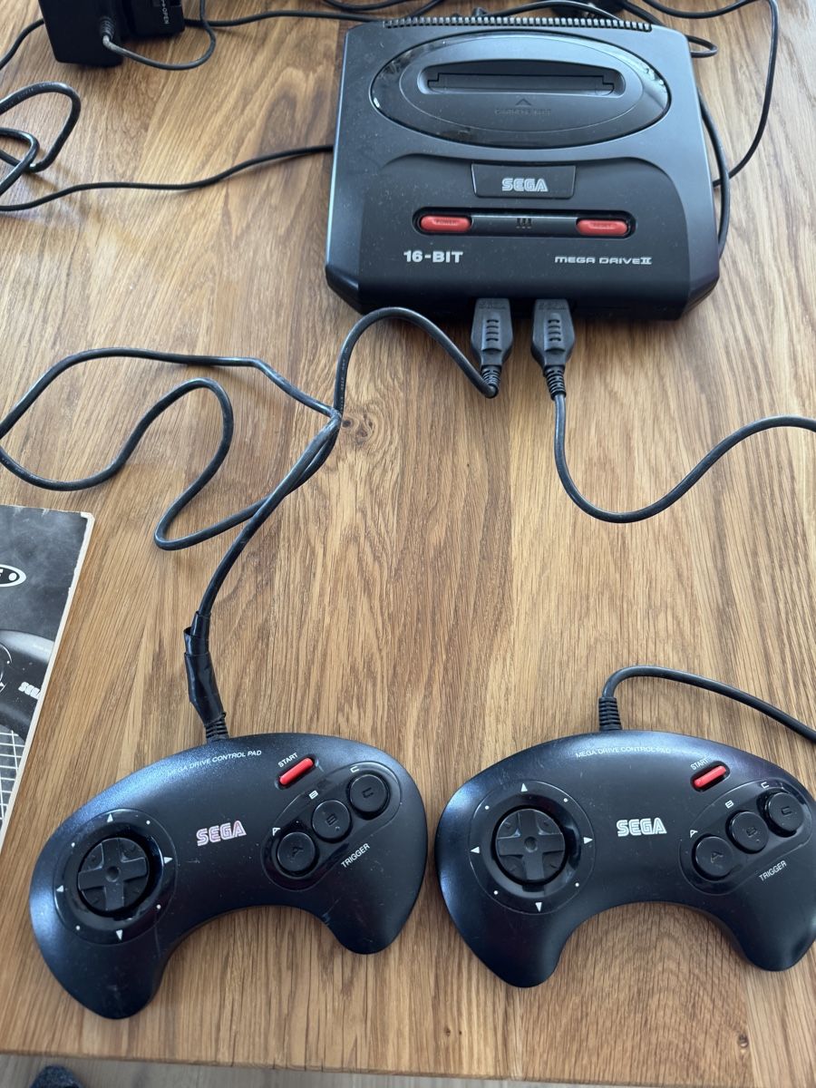 Sega Console: Sega Mega Drive II-Konsole mit Spielen & 2 Controller! – Usato da Tuggen venduto da 2012prague 1