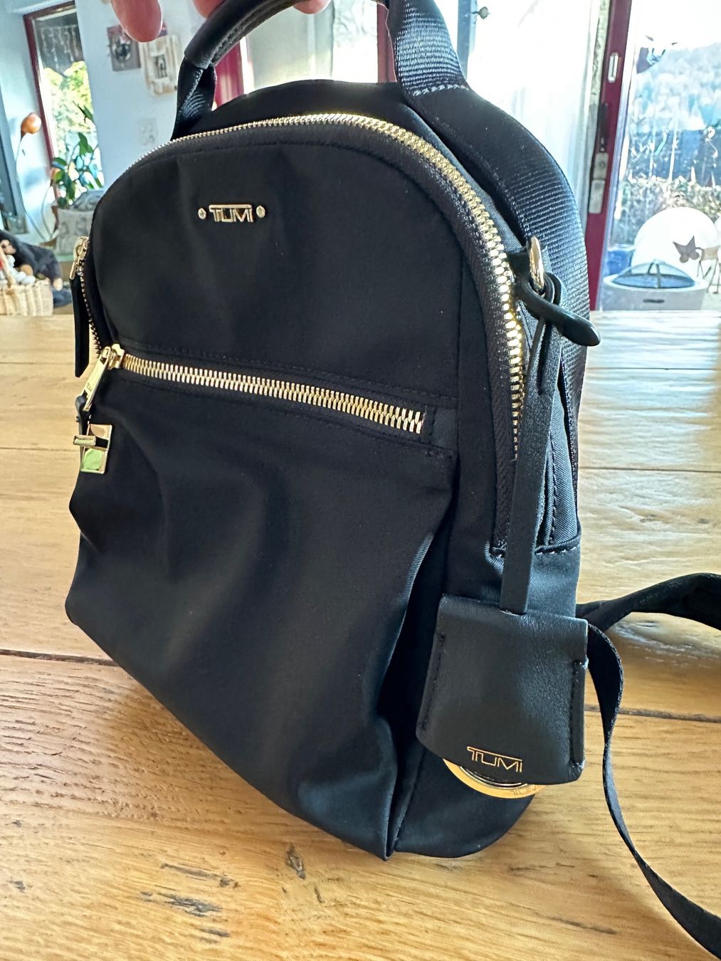 Tumi Rucksäcke: Tumi Rucksack, schwarz / gold – Gebraucht aus Madetswil von Steppenwolf.