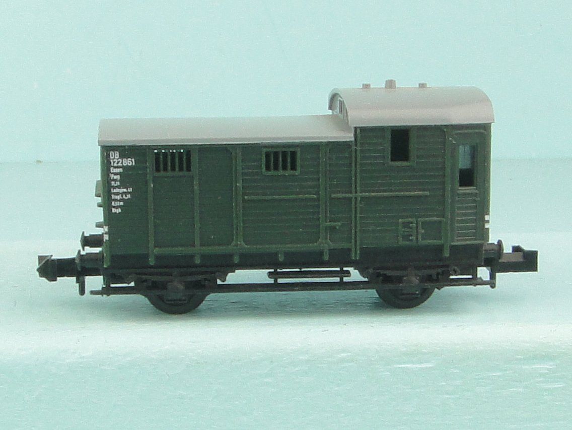 Trix Modellini di ferrovie: Trix Spur N 2 X Güterwagen – Usato da Bülach venduto da Albitrain 1