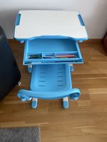 Tisch mit Stuhl 