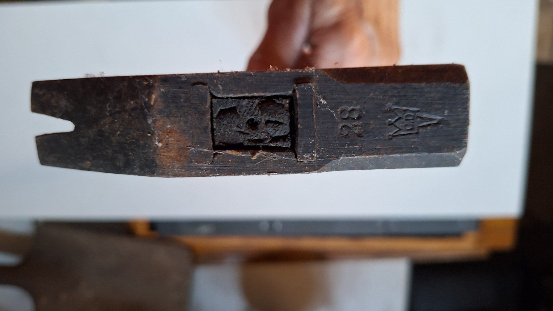 Tutti gli attrezzi: antiker Hammer  "mit Krone"Stempel – Usato da Kaiseraugst venduto da InkBoy 1