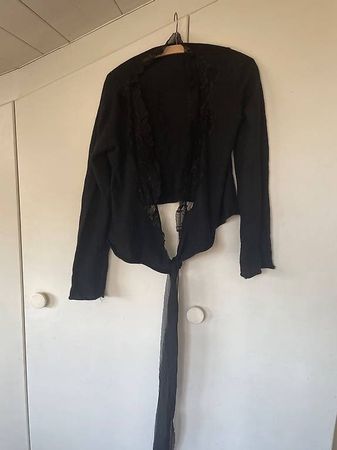 Gilet/veste cache-coeur noir en laine avec dentelle & tulle