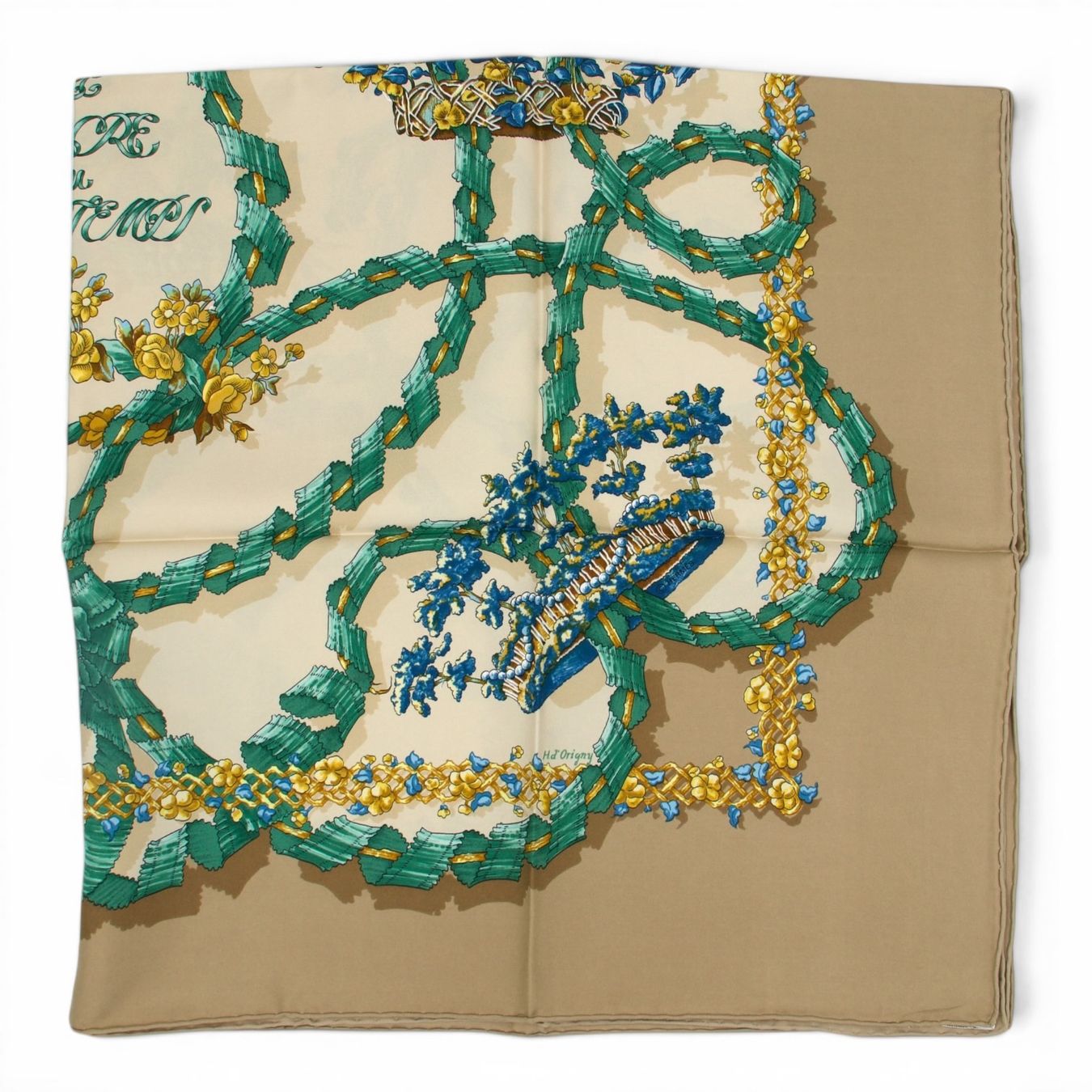 Hermès Foulard & Sciarpe: Hermès Carré "Le sacre du Printemps" beige – Usato da Binningen venduto da Designerlabels